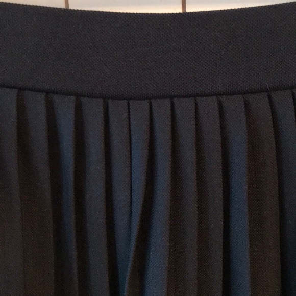 Black Skirt - Picture 3 of 5